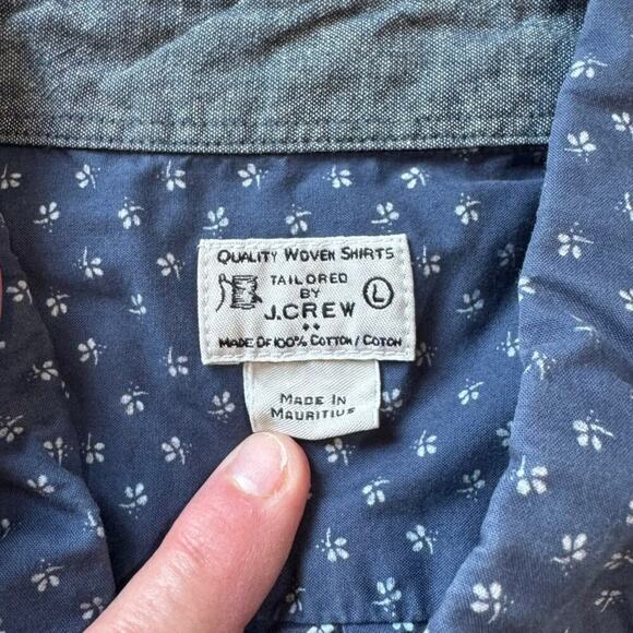 J. CREW 100% Cotton Button up collared shirt, size Large, Blue & White - Picture 3 of 6